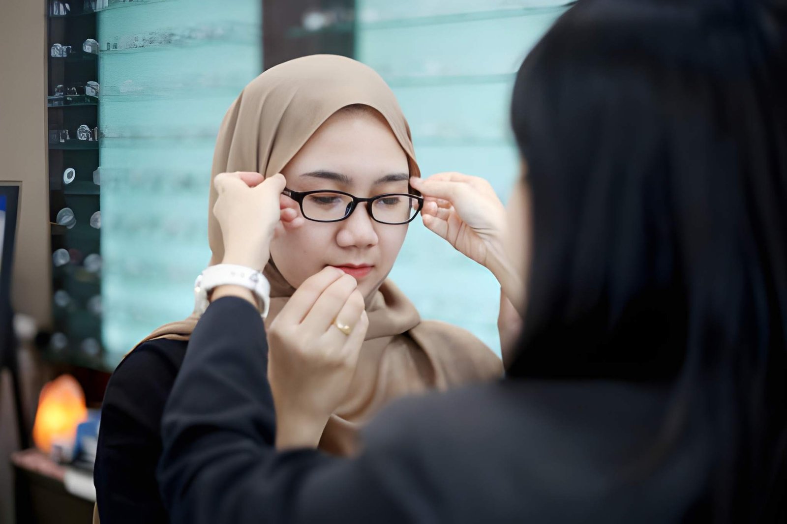 Can Glasses Help a Damaged Retina